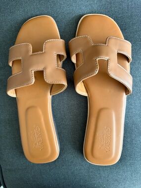 Women’s Tan Slide Sandals with H-Cut Strap
